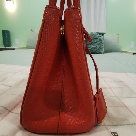 (Sold off PM)100% Authentic Prada Galleria Saffiano leather - Picture 7 of 16